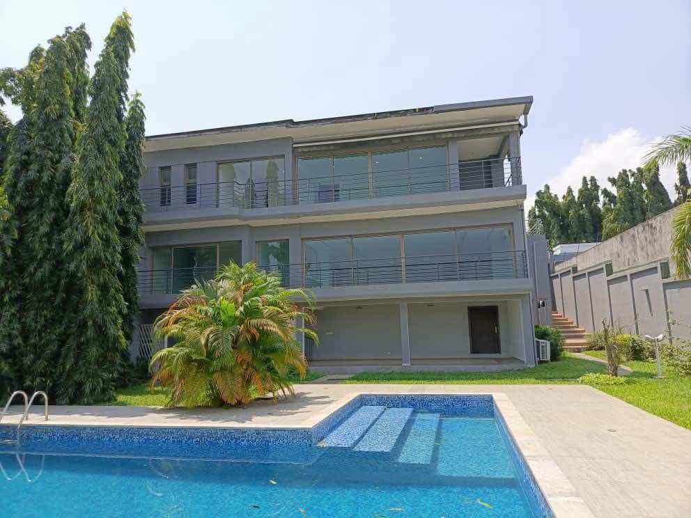 Somptueuse villa triplex 7 pièces avec piscine
