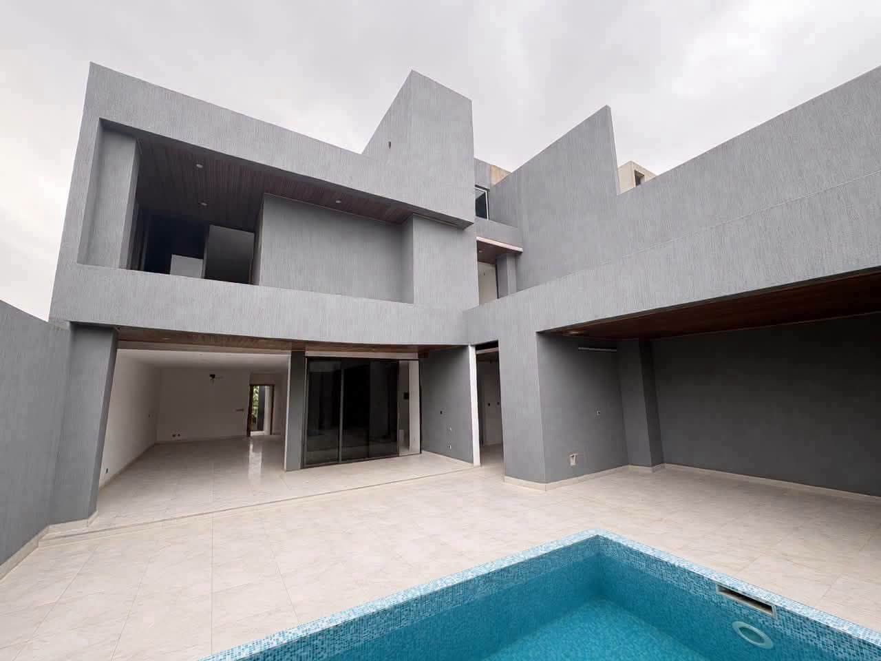 Magnifique villa triplex 8 pièces avec ACD