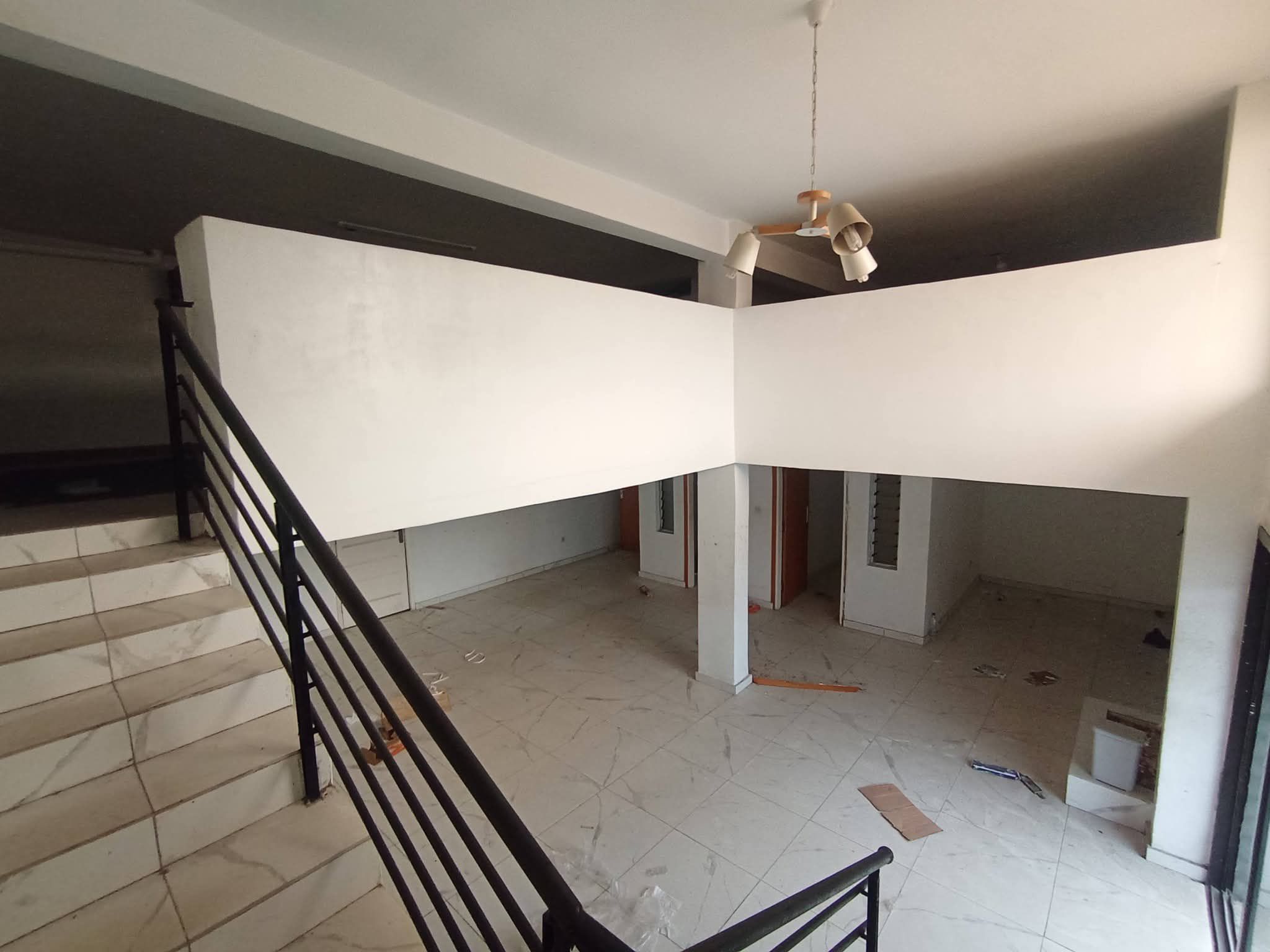 GRAND MAGASIN EN LOCATION