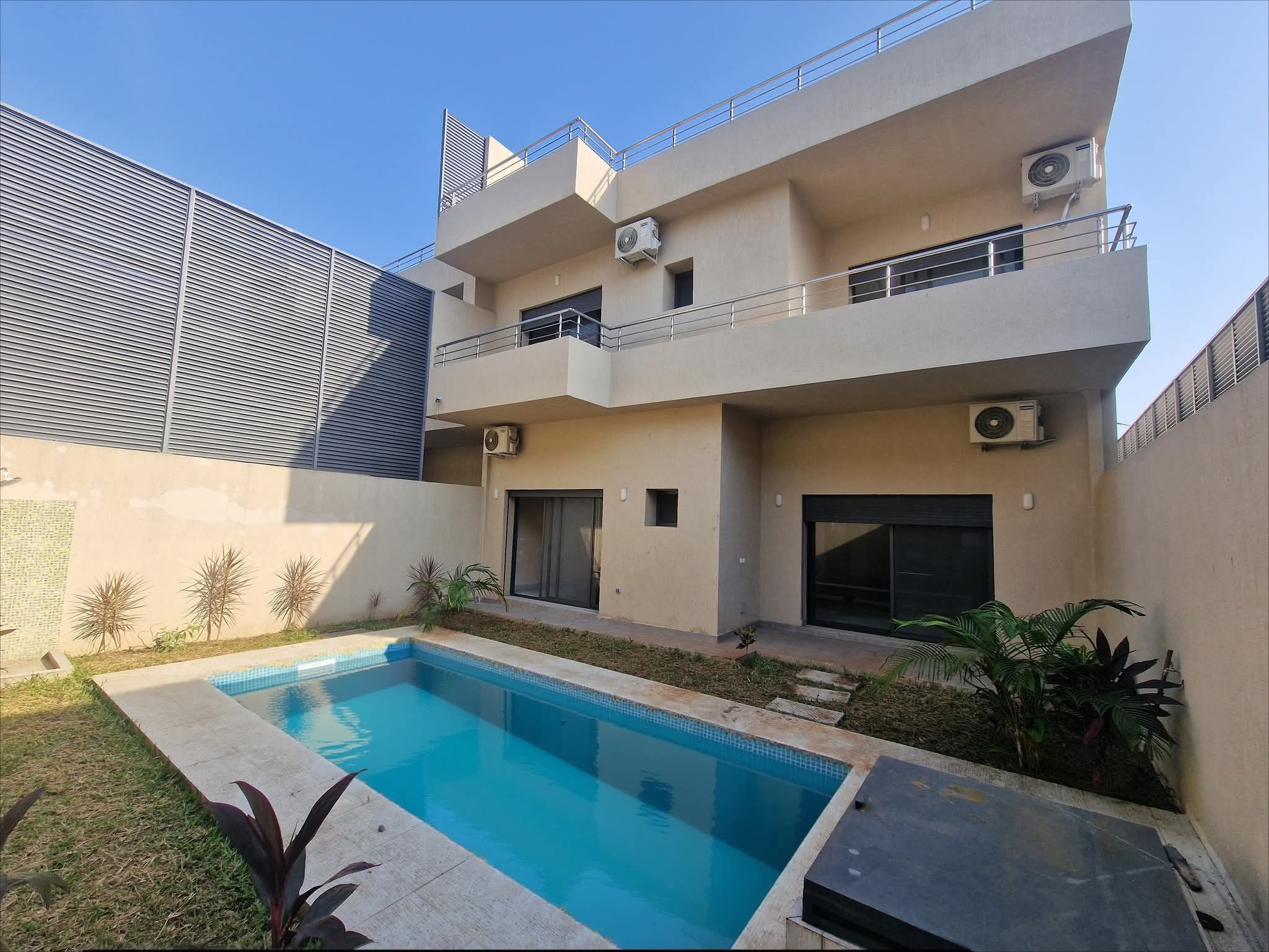 4 VILLA DUPLEX DE 6 PIÈCES À LOUER