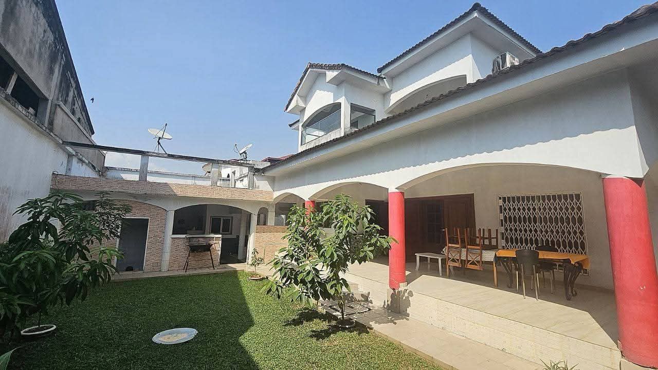VILLA DUPLEX DE 7 PIÈCES À LOUER