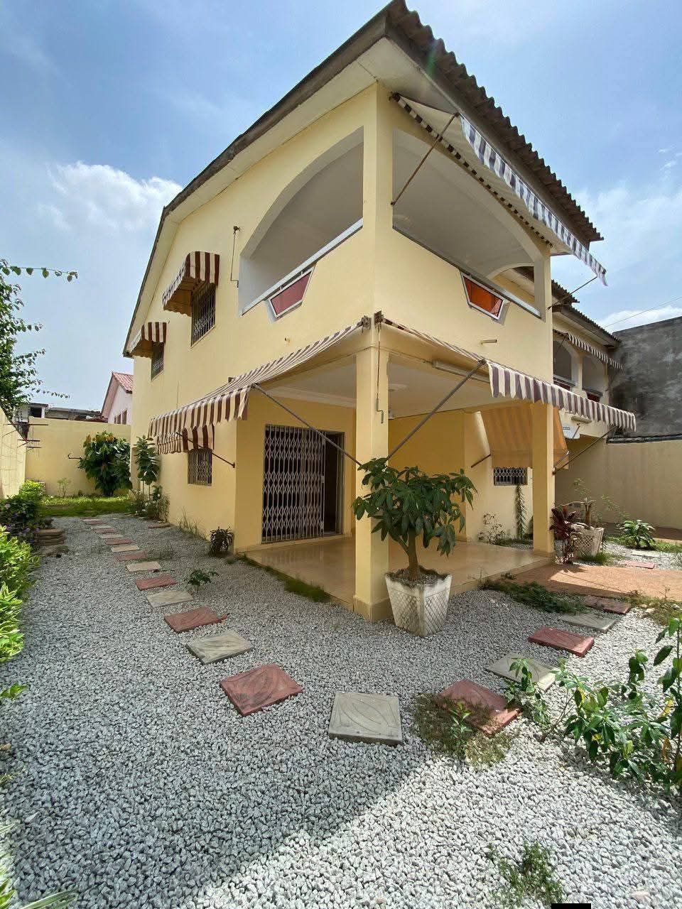 VILLA DUPLEX 7 PIÈCES À LOUER