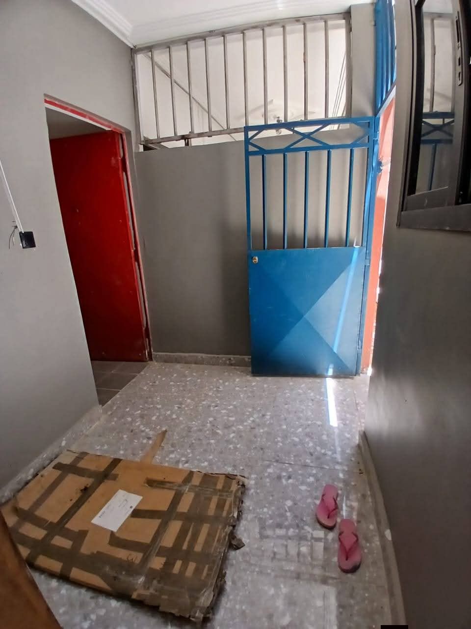 Appartement 2 pièces bien aéré au rez-de-chaussée à l'immeuble kanga