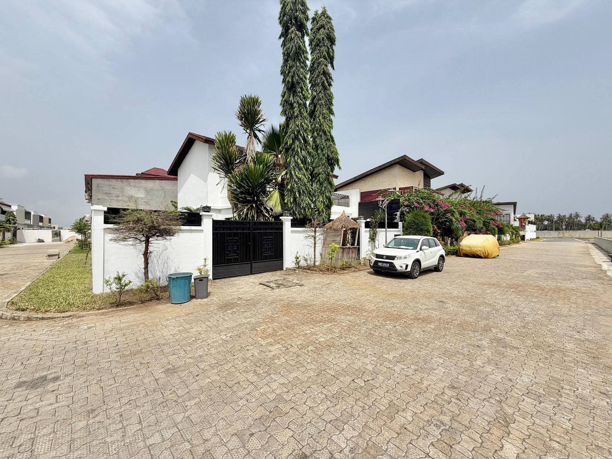 BASSAM MODESTE cité SIDI À louer duplex 4 pièces meublée