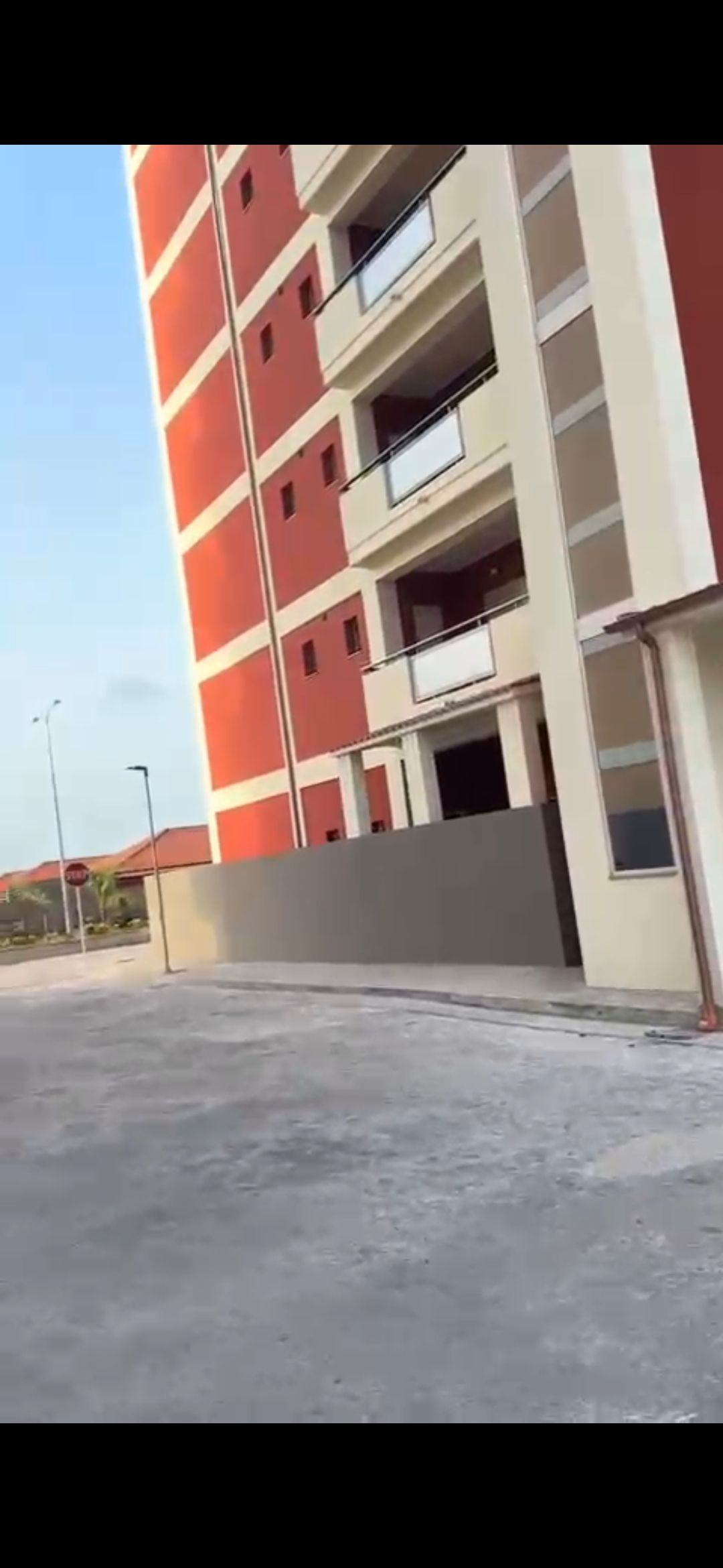 Bel appartement 4 pièces au 5ᵉ étage, situé à Modeste – Cité Italia 2, Grand-Bassam