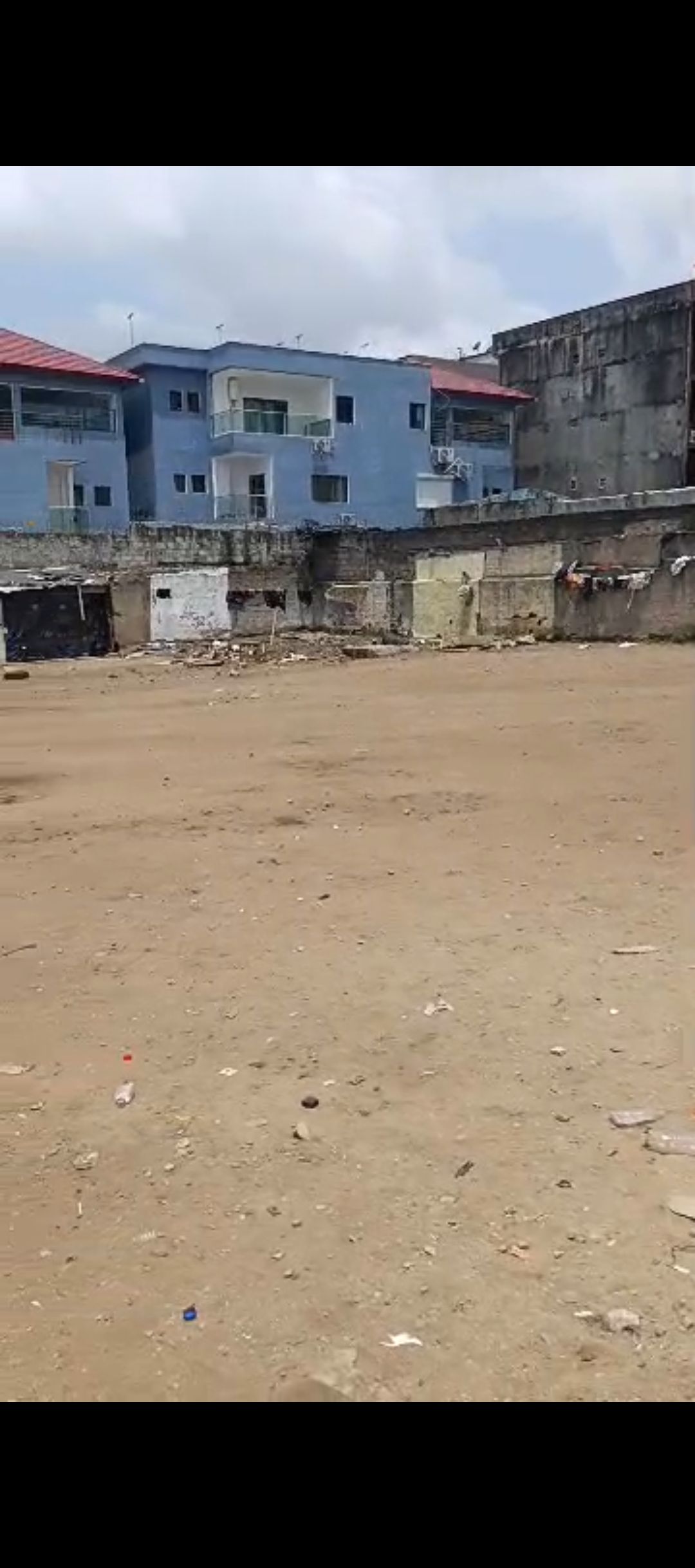 TERRAIN DE 700m² EN VENTE