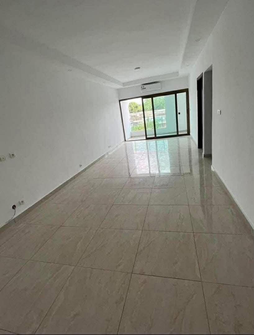 BEL APPARTEMENT DE 04 PIÈCES EN LOCATION