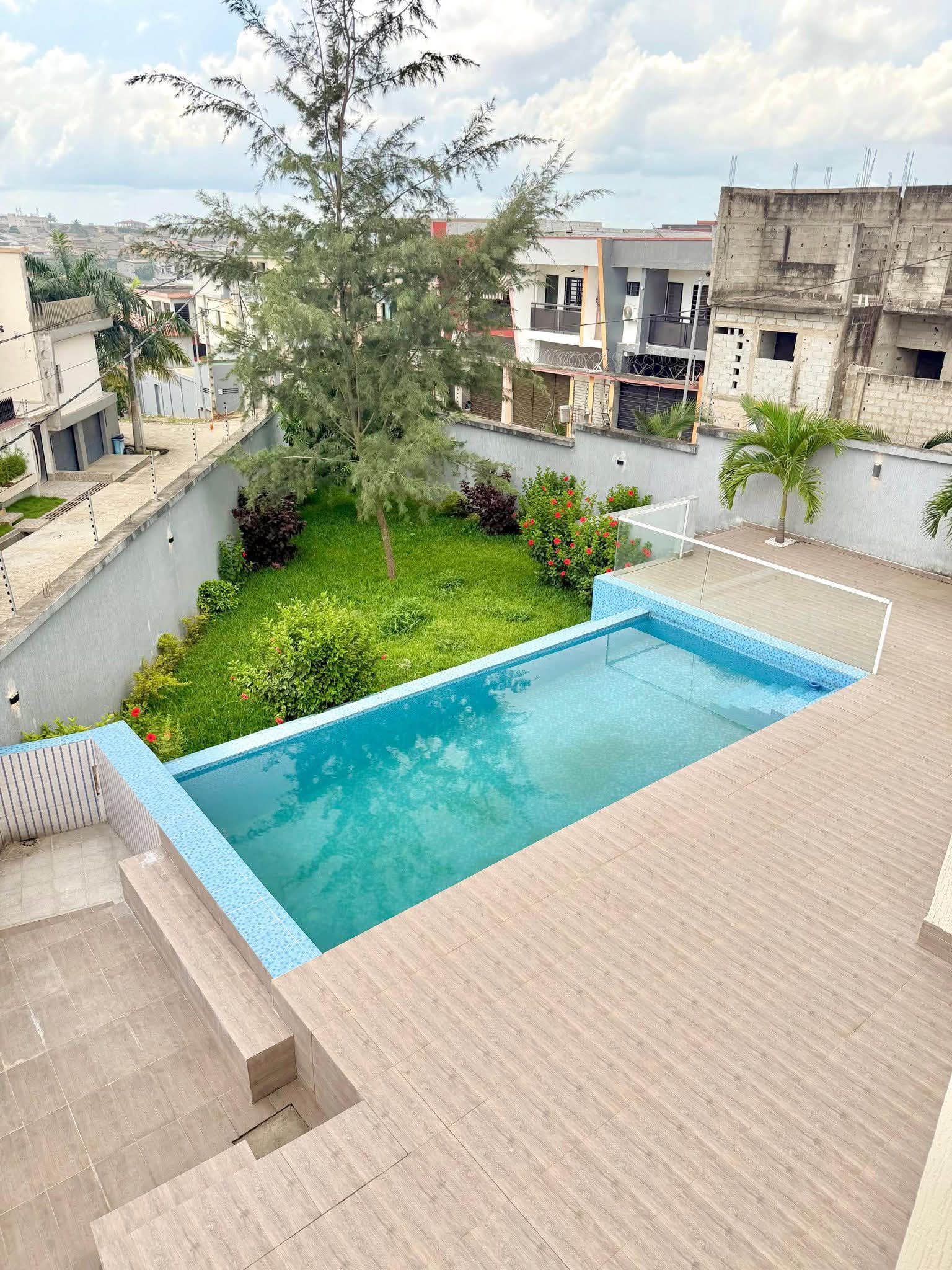 VILLA TRIPLEX À LOUER