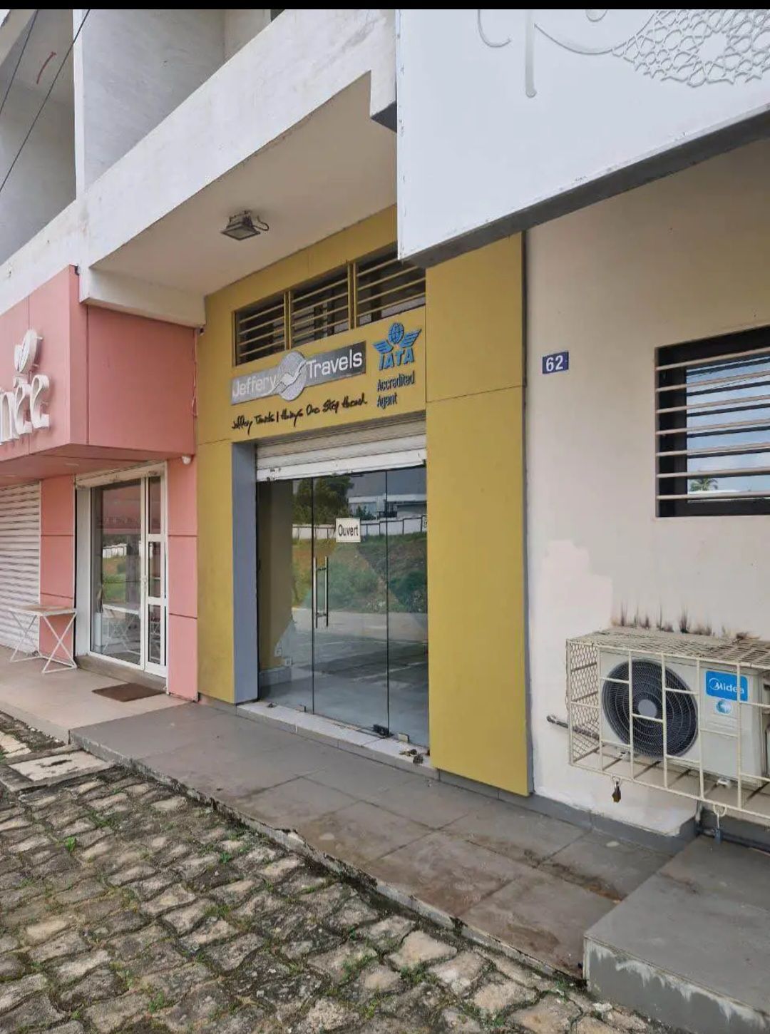 MAGASIN EN LOCATION À COCODY