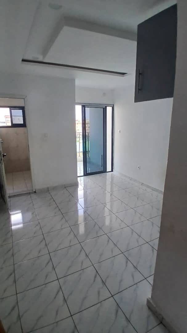 Appartement 2 pièces au 4e étage, bon standing
