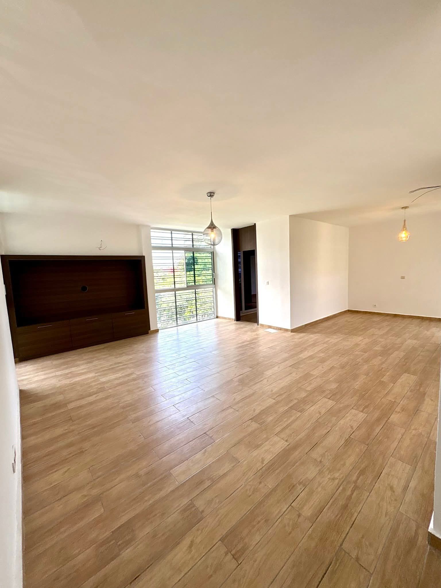 BEL APPARTEMENT 4 PIÈCES À LOUER