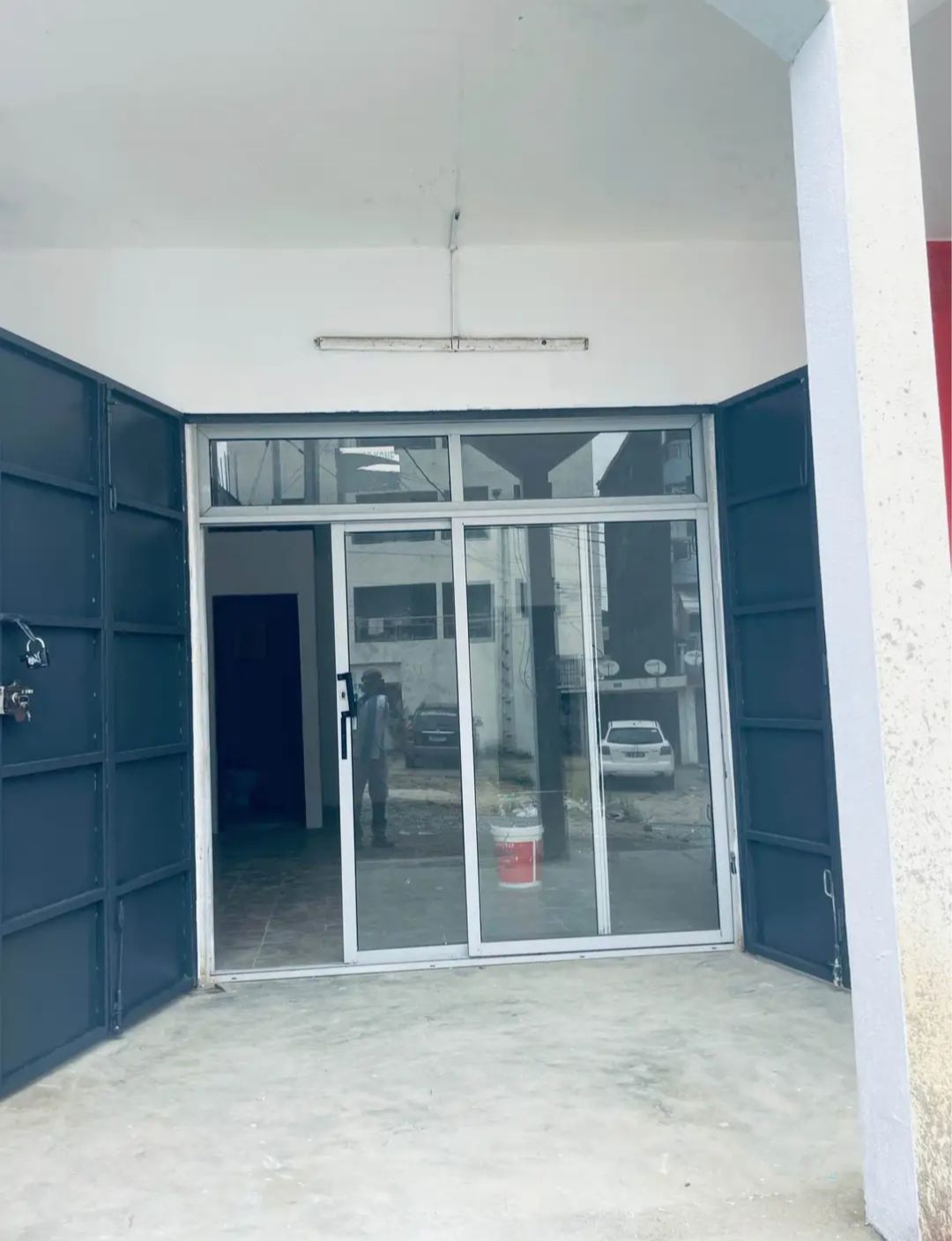 GRAND MAGASIN EN LOCATION