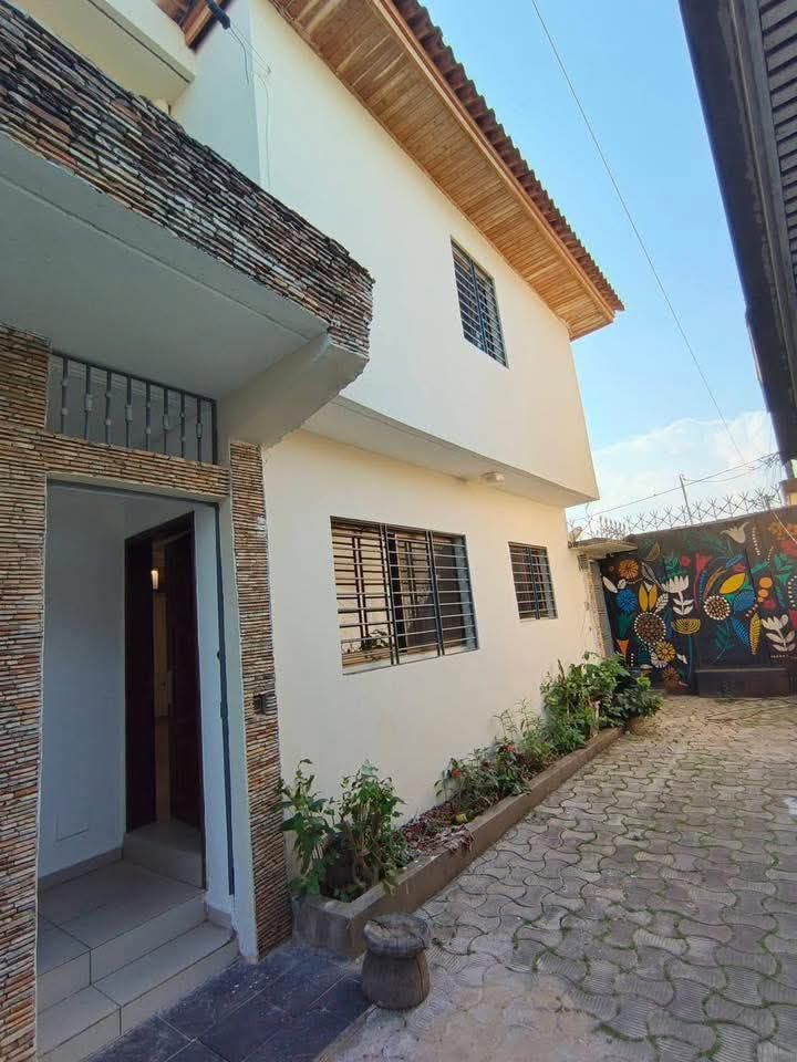 Duplex 3 pièces bon standing