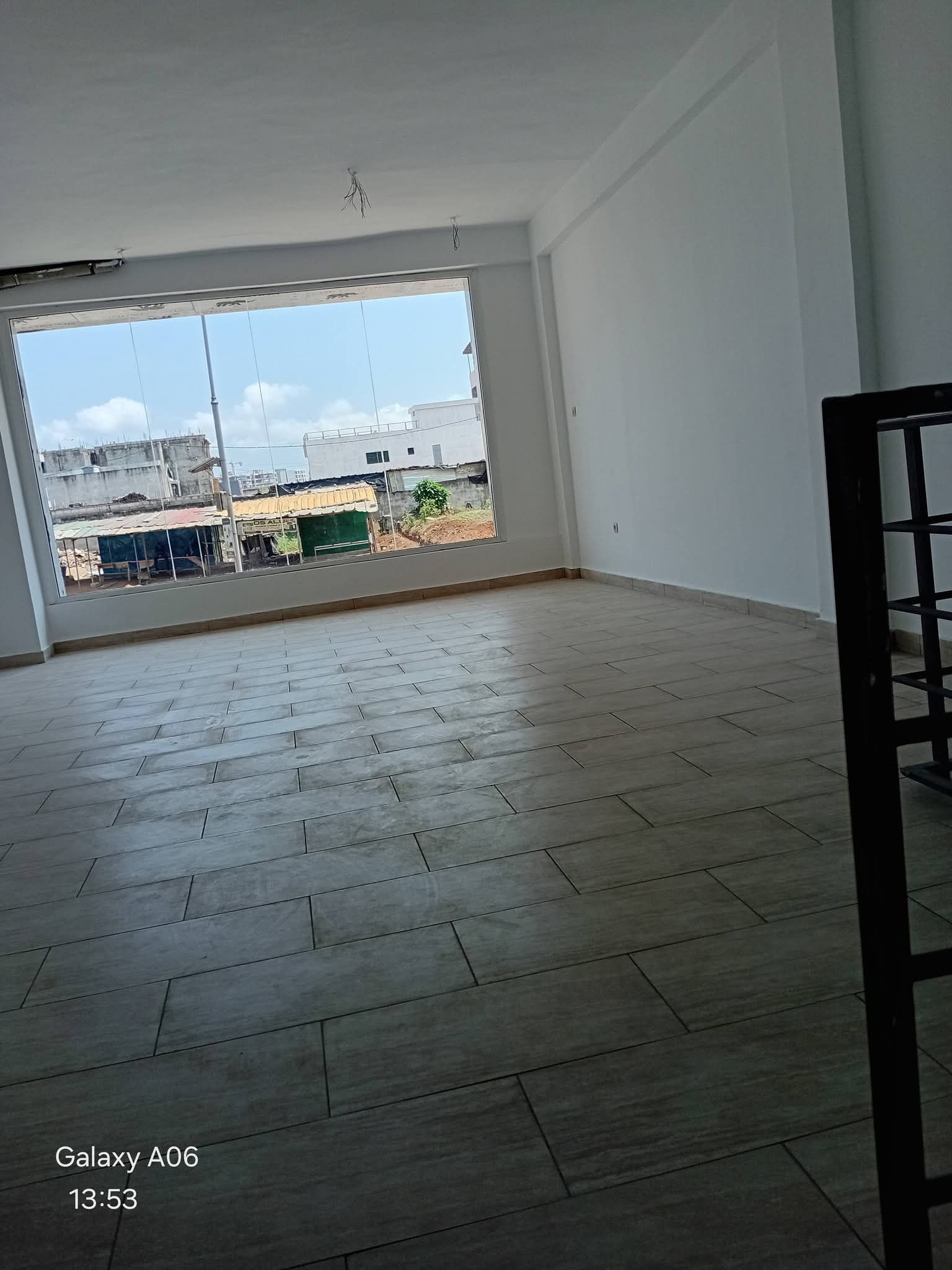 Grand magasin en mezzanine