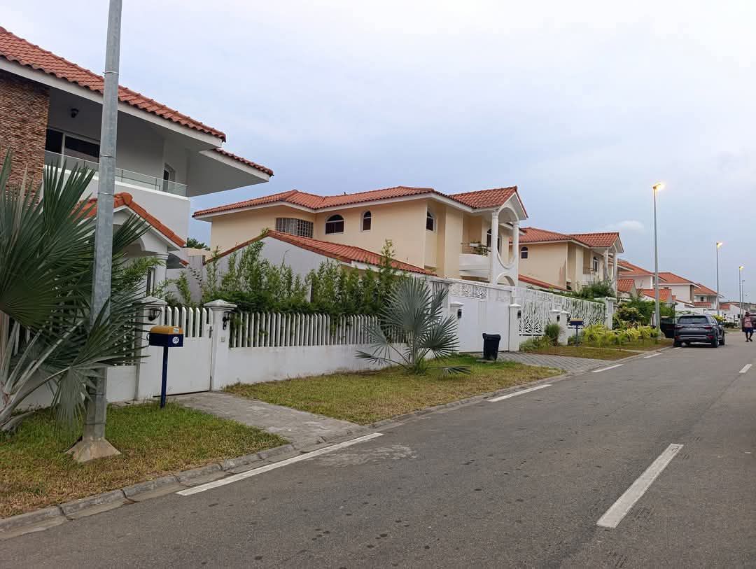 A VENDRE SUPERBE VILLA DUPLEX 7 PIÈCES