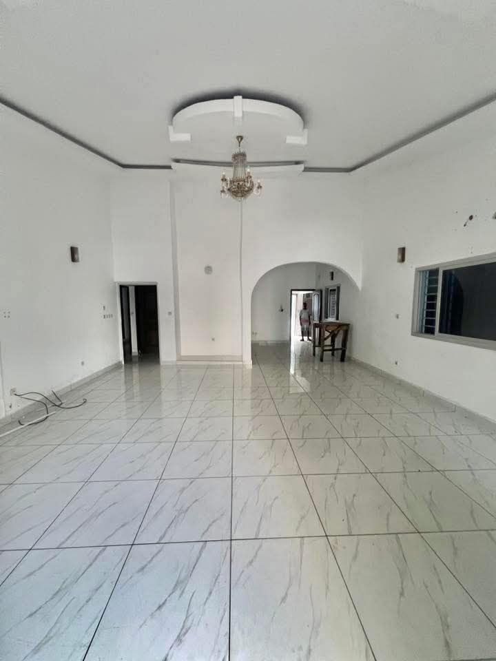 BEL APPARTEMENT DE 04 PIÈCES EN LOCATION