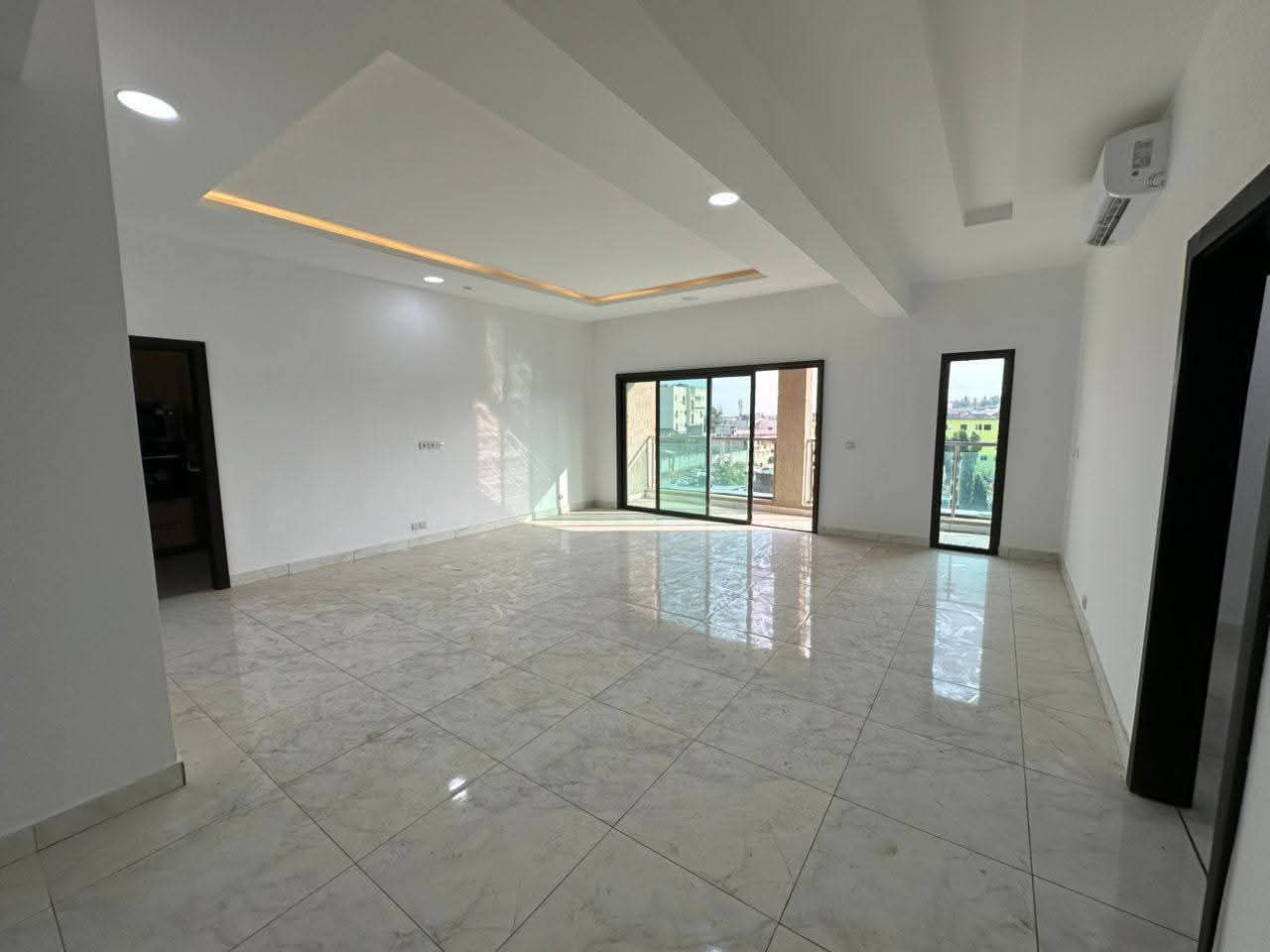 BEL APPARTEMENT 4 PIÈCES À LOUER