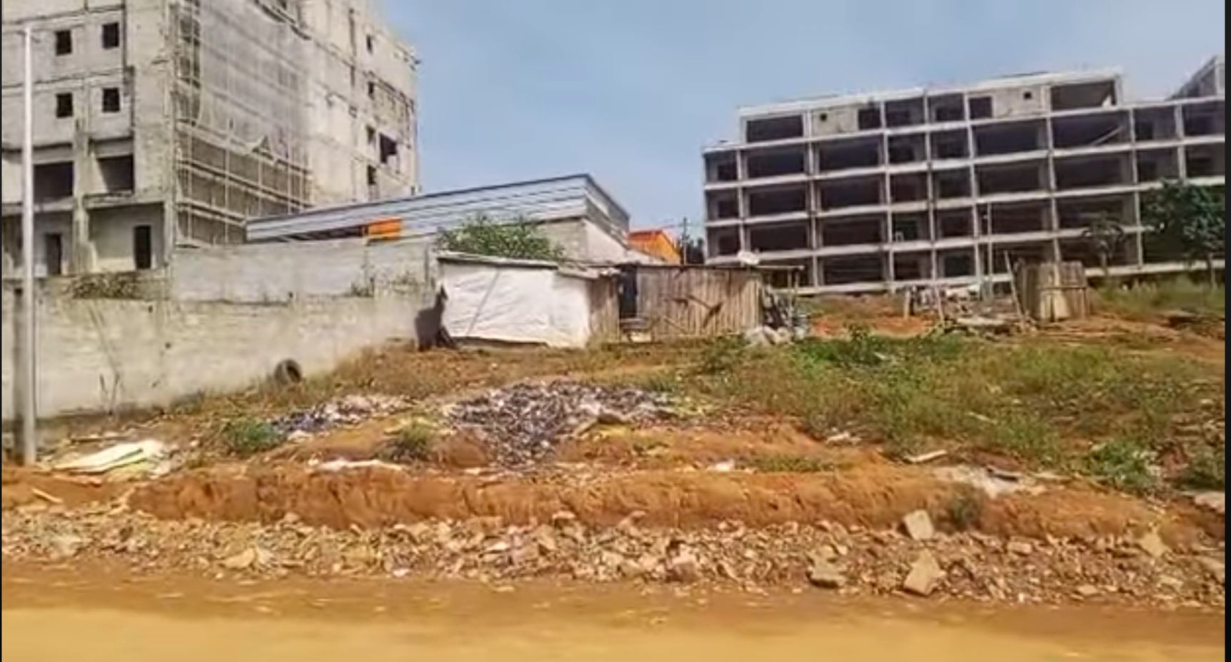 EN VENTE UN TERRAIN DE 600M²