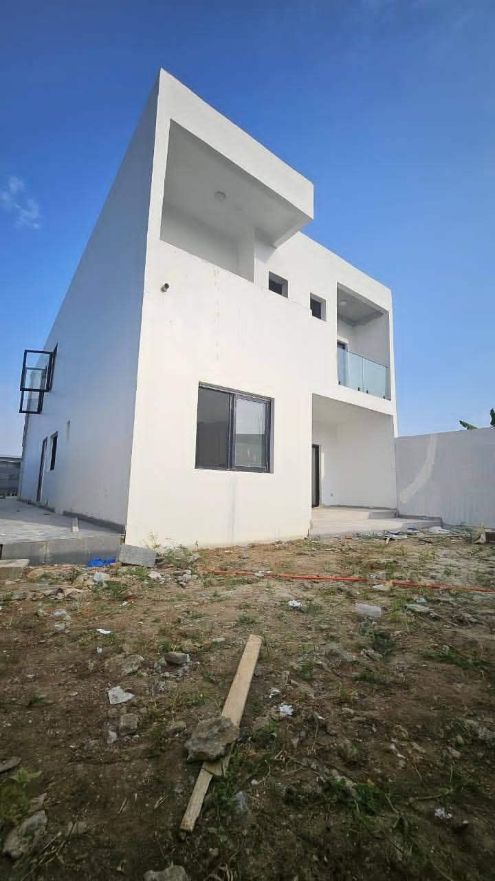 Vente de villa 5 pièces duplex avec ACD