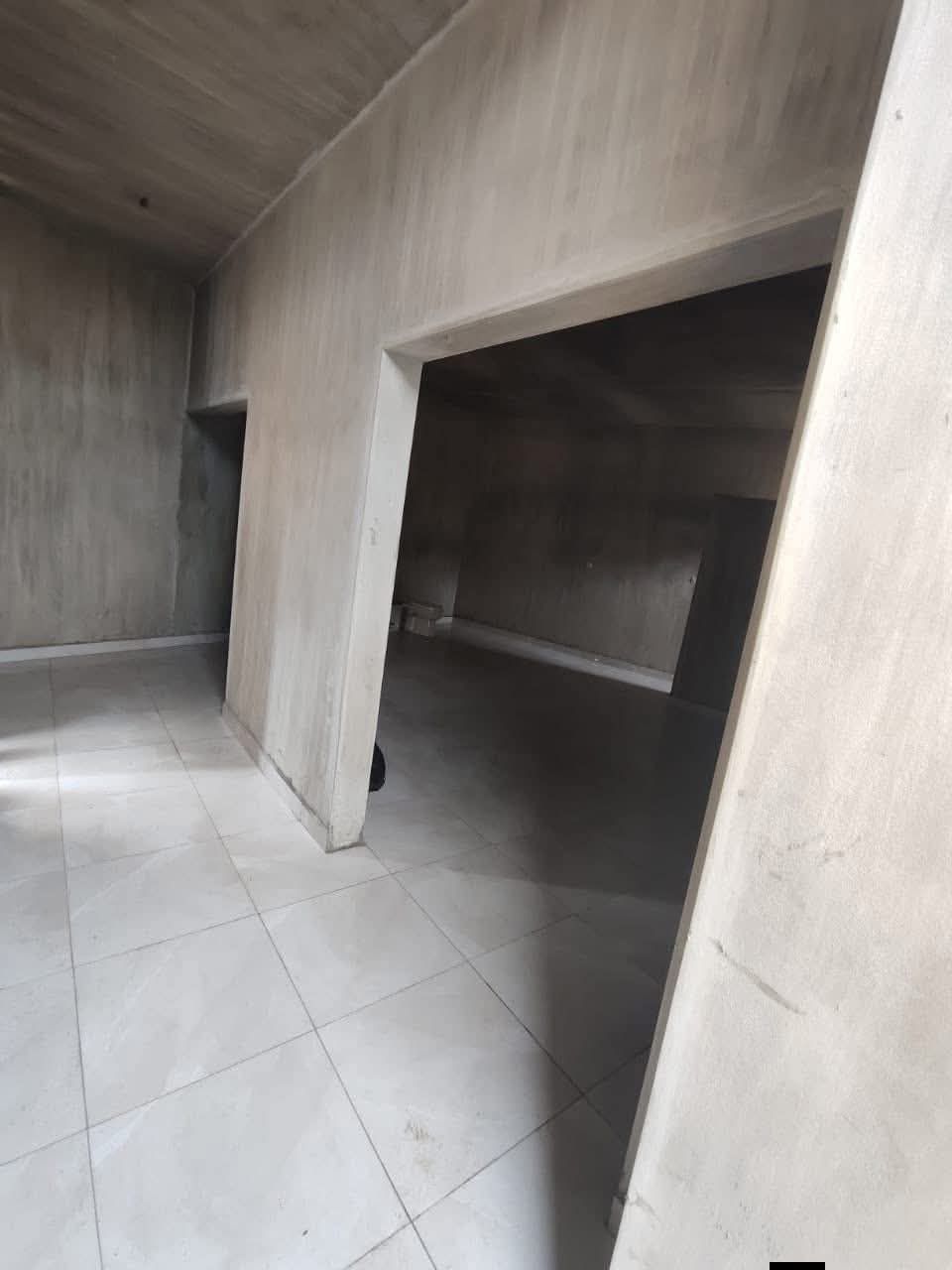 Petit magasin à louer, nouvelle construction