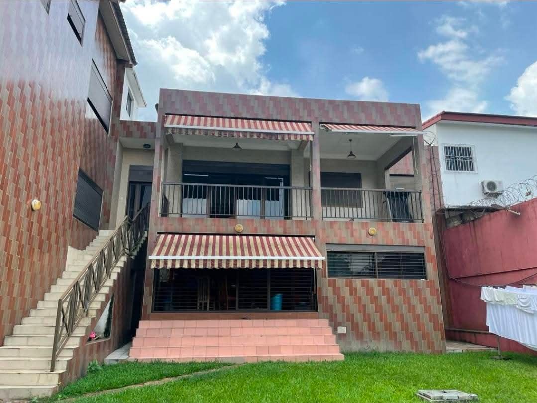 BEL VILLA DUPLEX DE 15 PIÈCES EN LOCATION AUX DEUX PLATEAUX VALLON