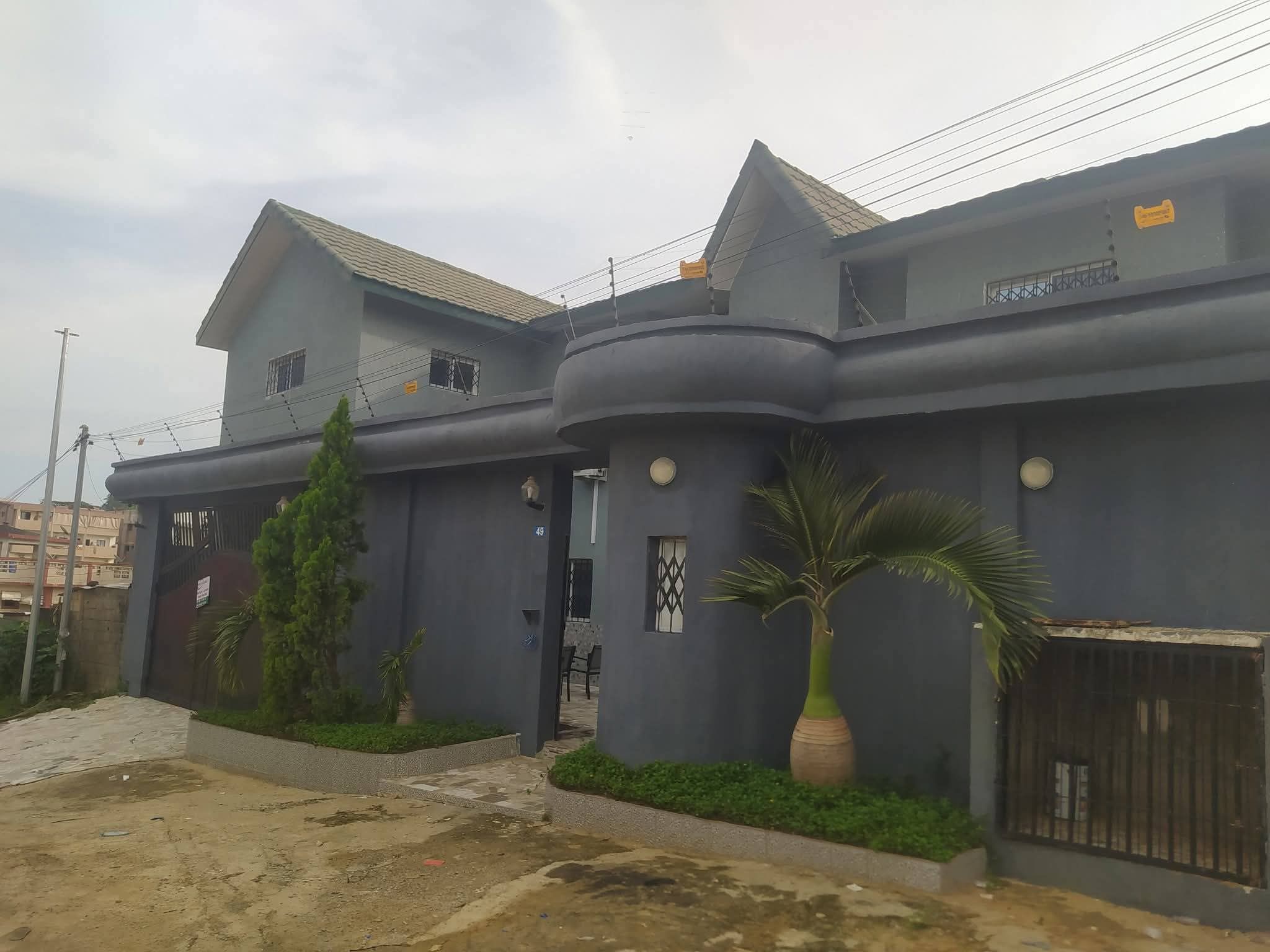 BELLE VILLA DUPLEX MEUBLÉE. À LOUER