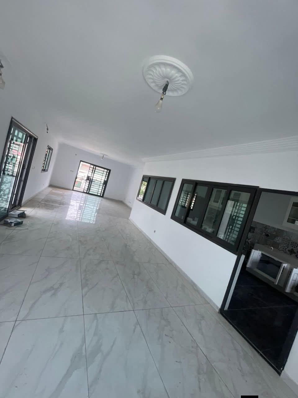 APPARTEMENT 5 PIÈCES À LOUER