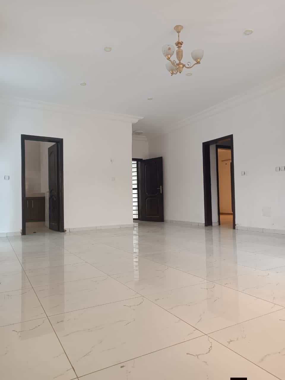 APPARTEMENT 4 PIÈCES EN LOCATION