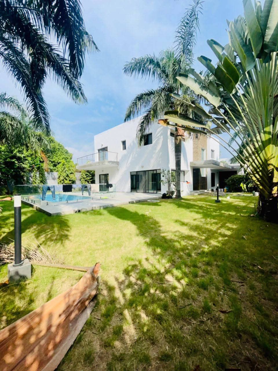 VILLA DUPLEX 8 PIÈCES À LOUER