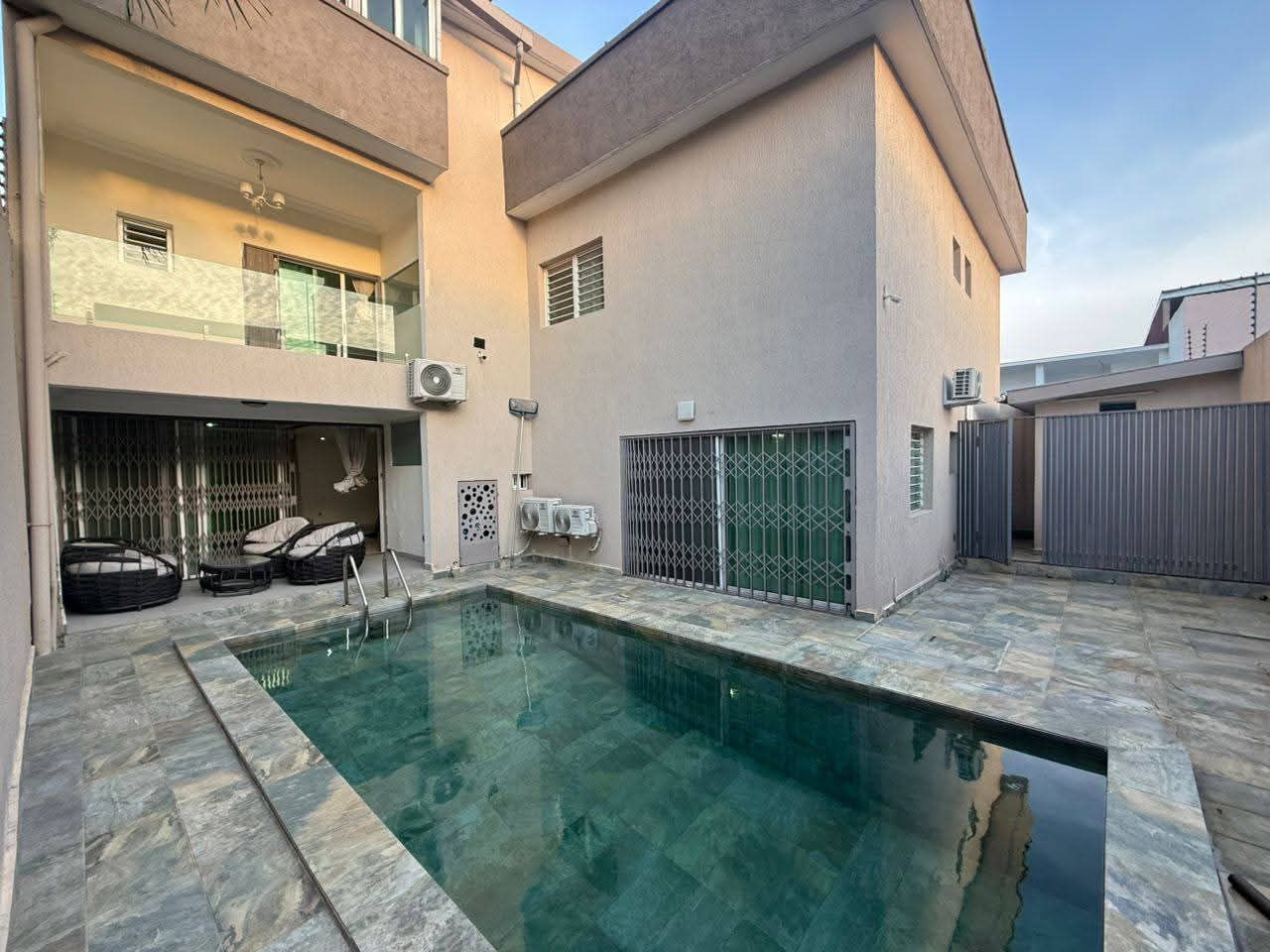 VILLA DUPLEX 9 PIÈCES MEUBLÉE À LOUER