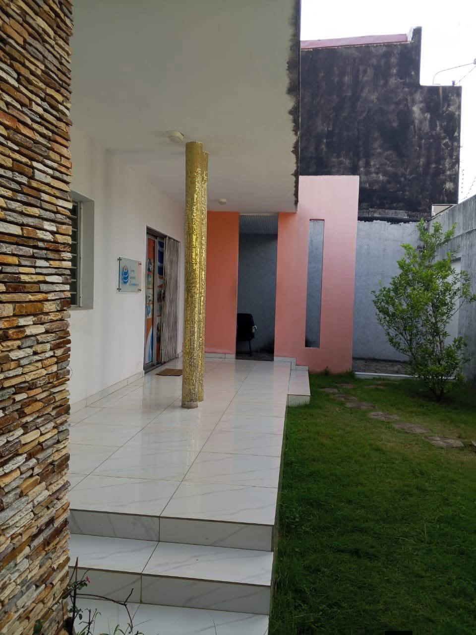 BELLE VILLA BASSE EN LOCATION