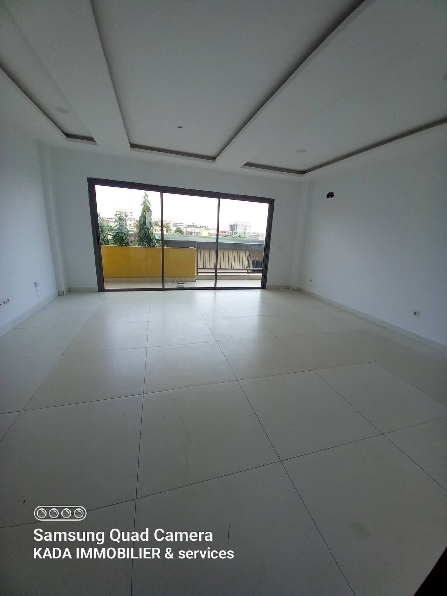 BEL APPARTEMENT 4 PIÈCES À LOUER