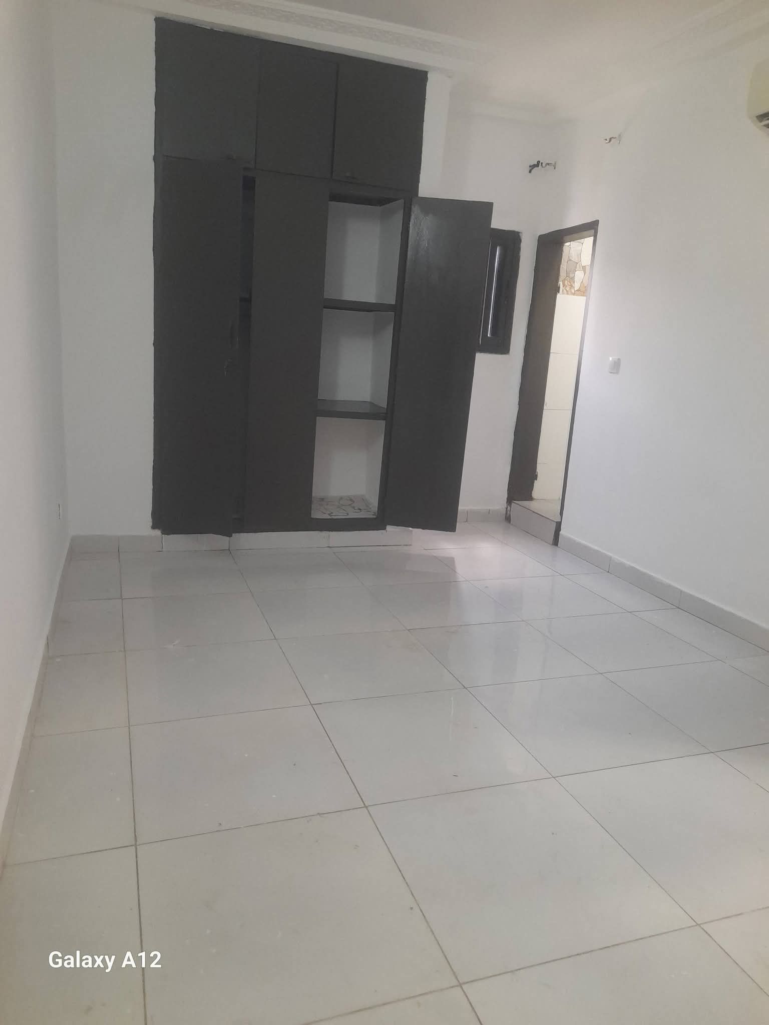 Chic studio au 2e étage