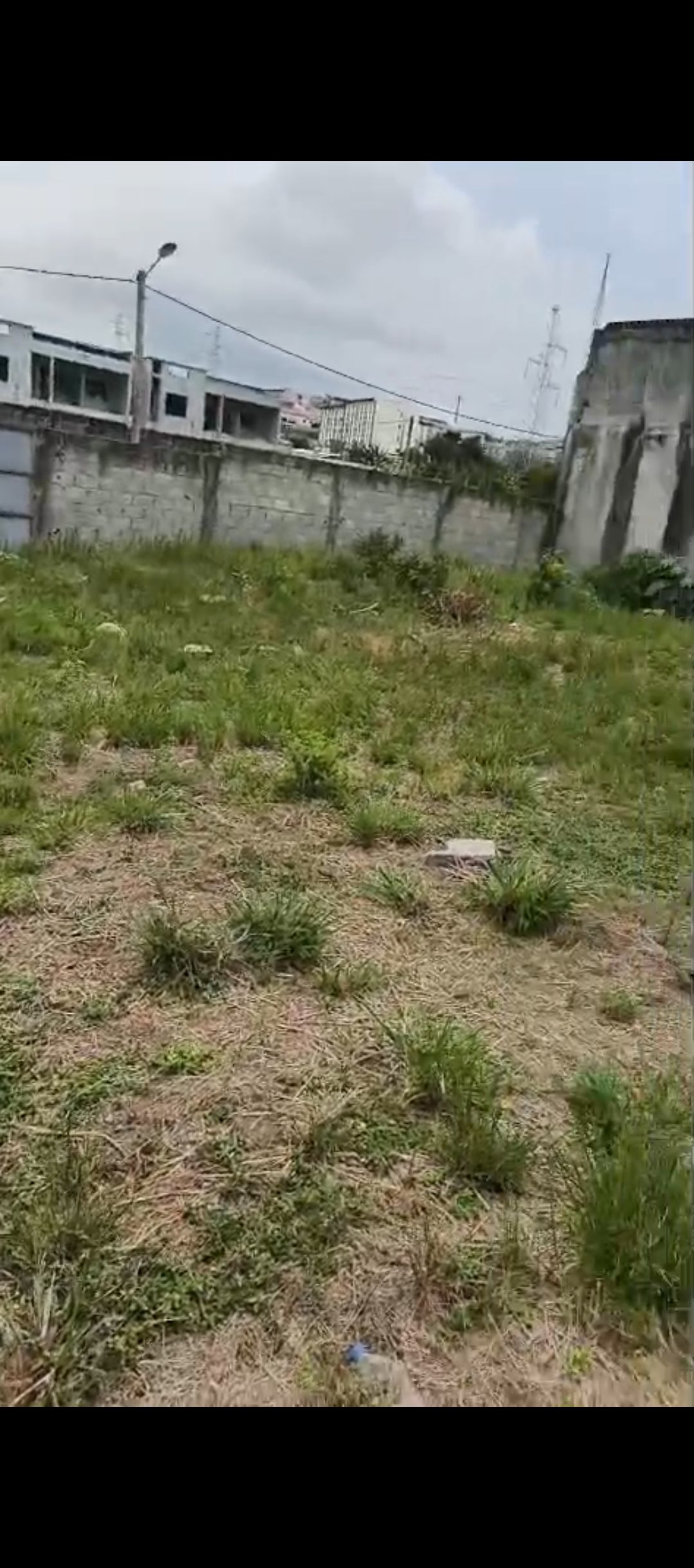 UN TERRAIN DE 740m2 EN VENTE