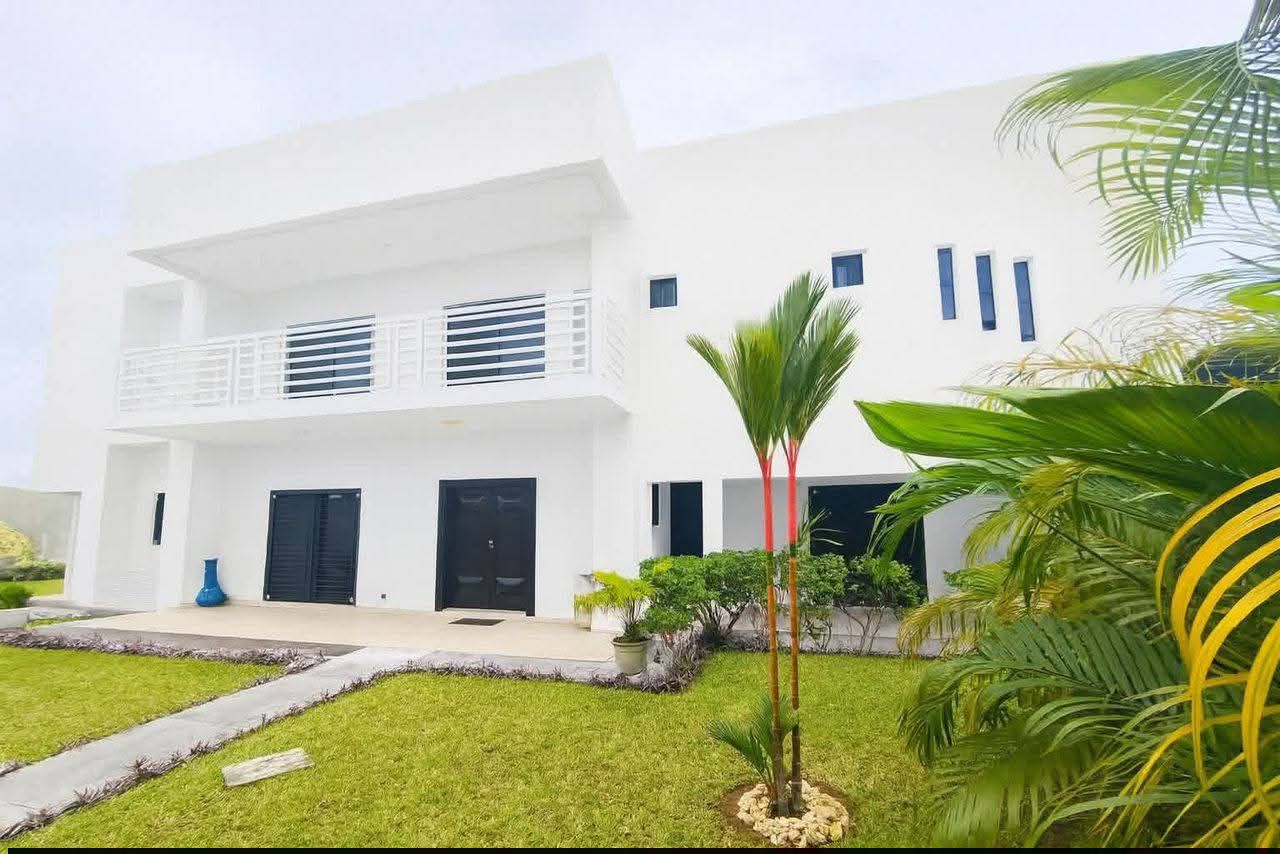 BELLE VILLA 13 PIÈCES EN VENTE