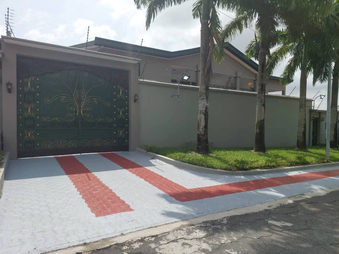 GRANDE VILLA DUPLEX 21 PIÈCES EN VENTE