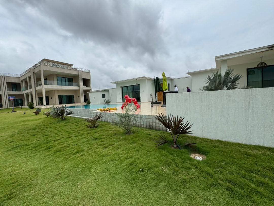 VILLA DUPLEX NEUVE 13 PIÈCES À LOUER
