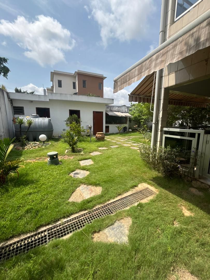 VILLA EN VENTE 9 PIÈCES