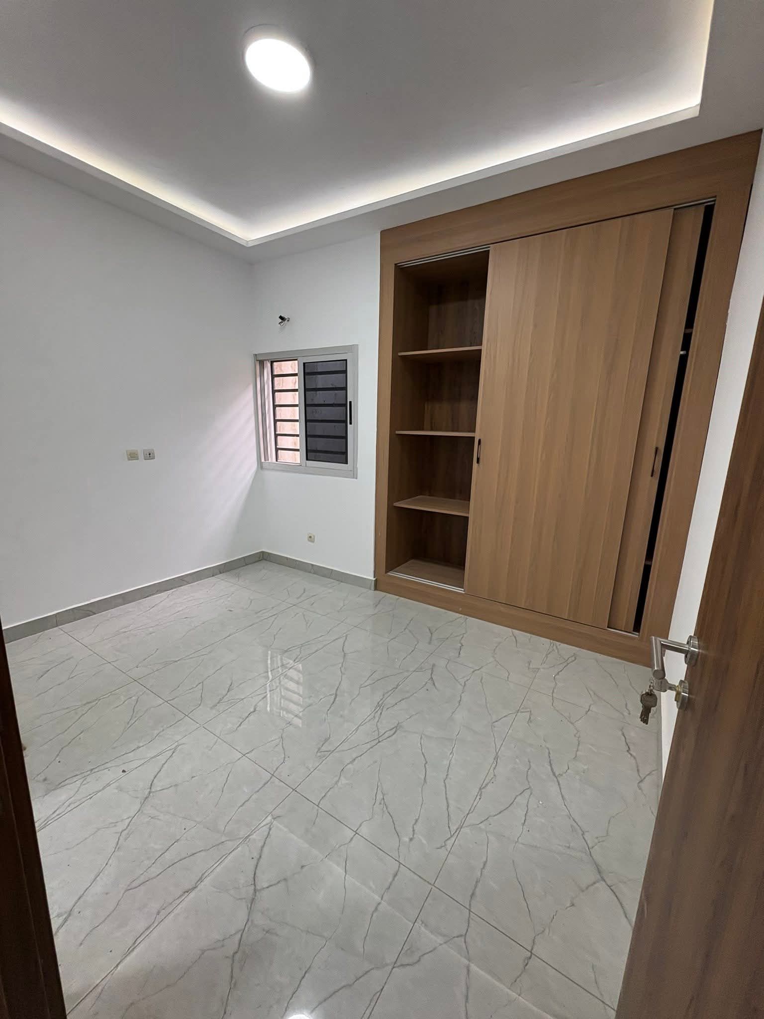 BEL APPARTEMENT 3 PIÈCES À LOUER