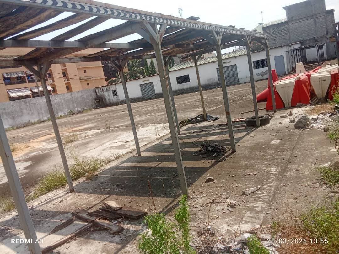 TERRAIN DE 2100m2 EN LOCATION