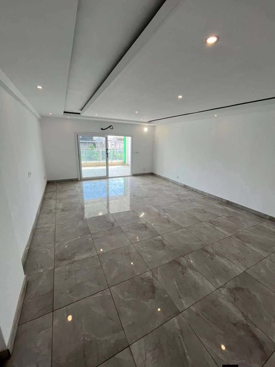 De magnifiques appartements disponibles dans un immeuble, nouvelle construction