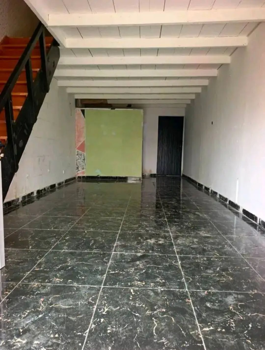 MAGASIN EN MEZZANINE À LOUER