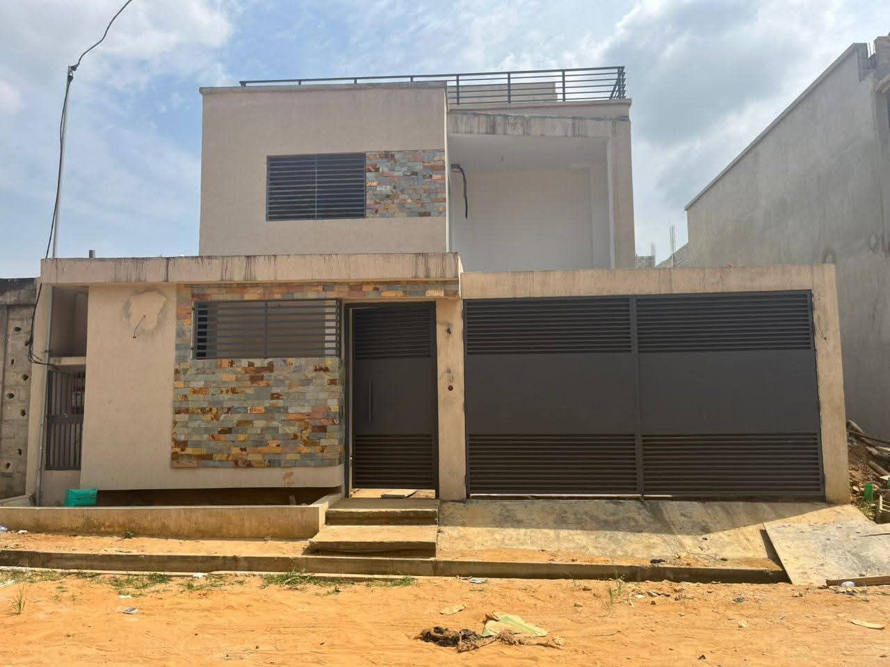 VILLA DUPLEX 6 PIÈCES INACHEVÉE EN VENTE