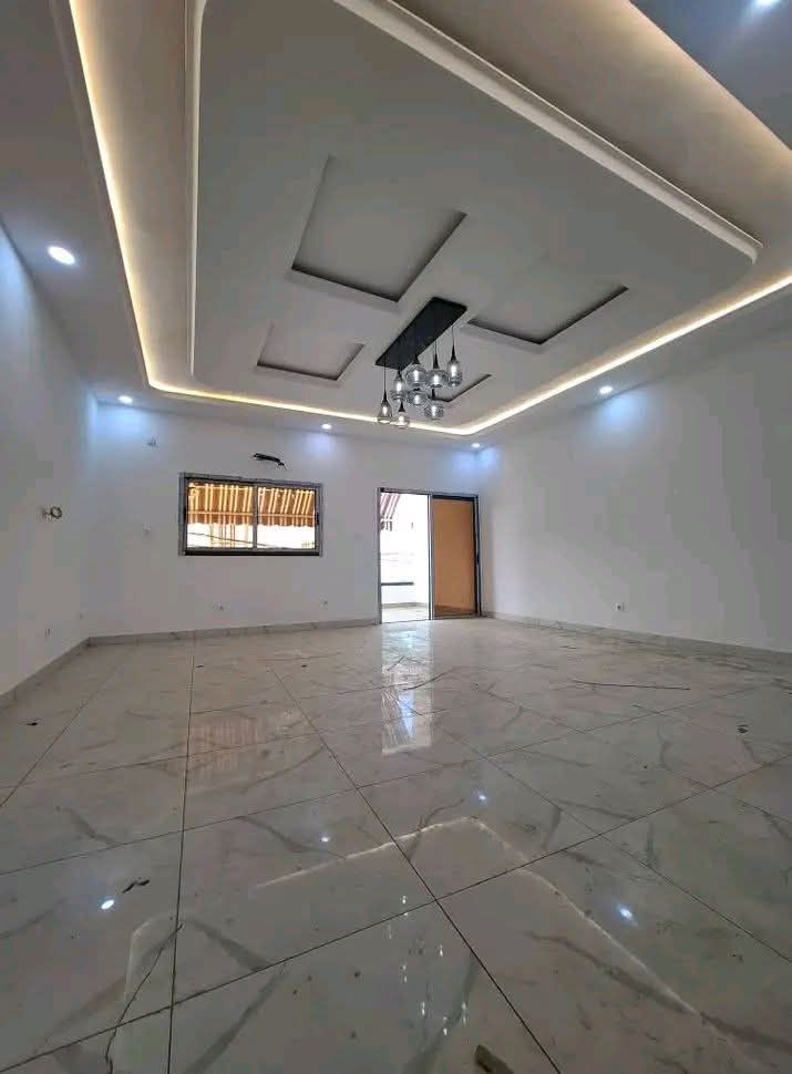 APPARTEMENT 5 PIÈCES À LOUER