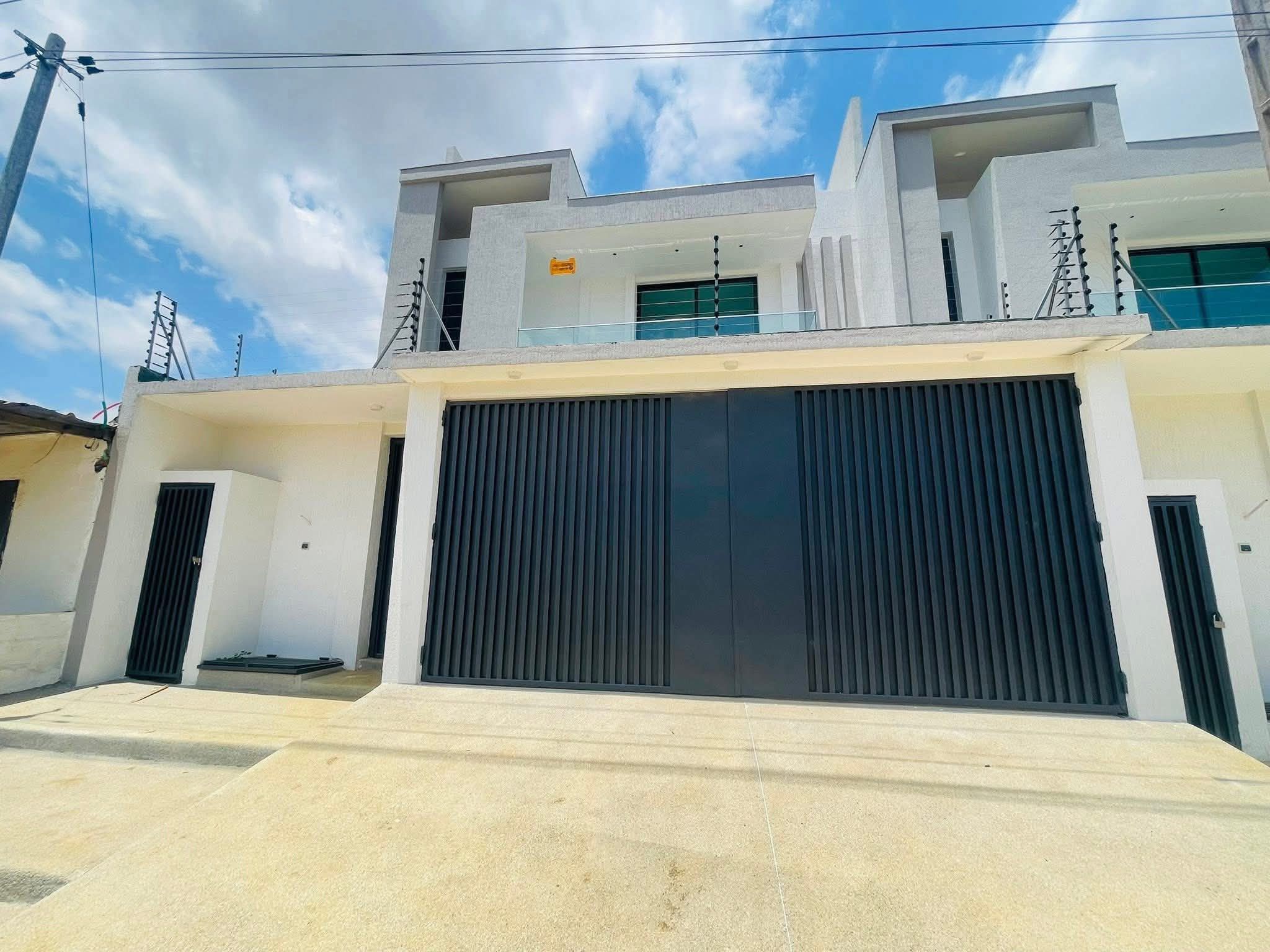 Magnifique villa duplex de 6 pièces avec ACD
