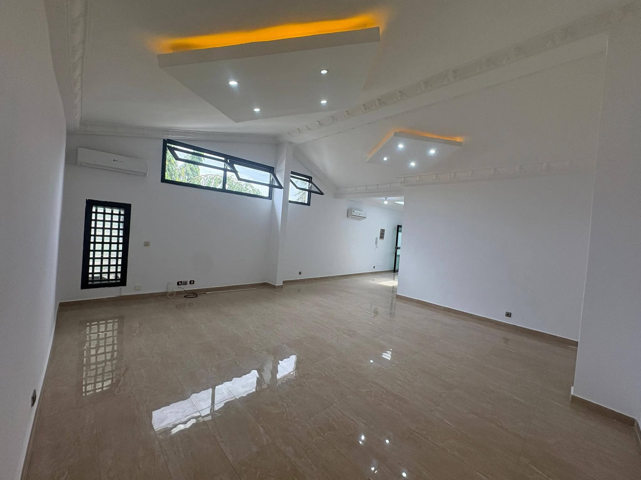 APPARTEMENT MODERNE 5 PIÈCES À LOUER