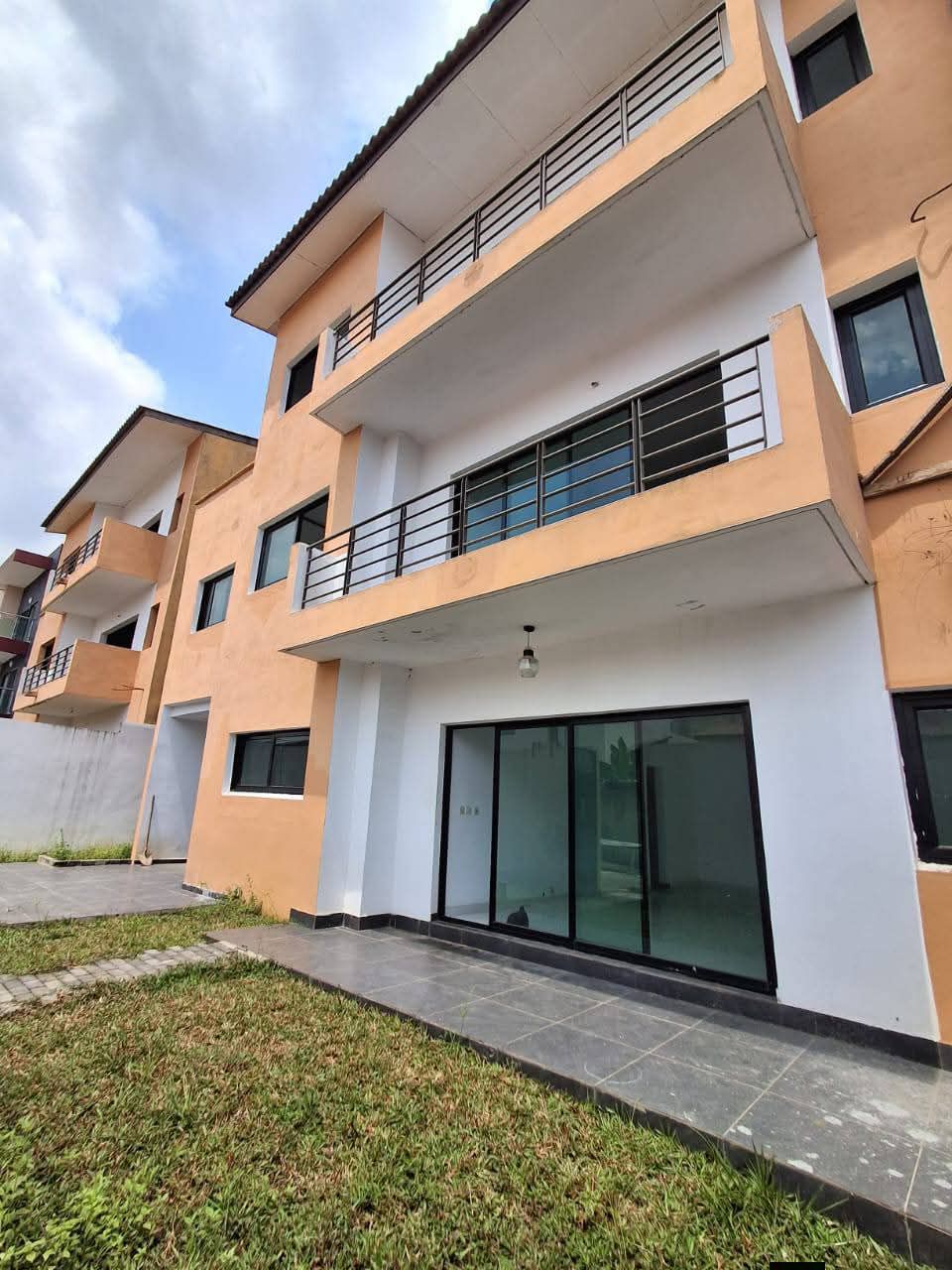 VILLA TRIPLEX 7 PIÈCES EN LOCATION