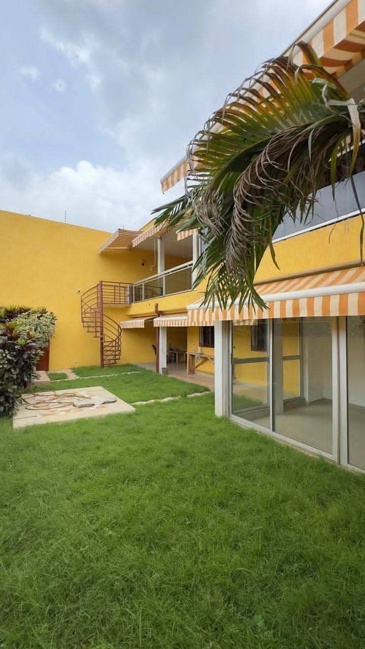 VILLA DUPLEX 6 PIÈCES À LOUER