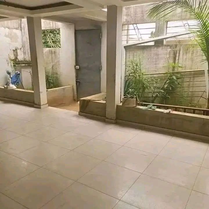 Villa basse 6 pièces avec titre foncier