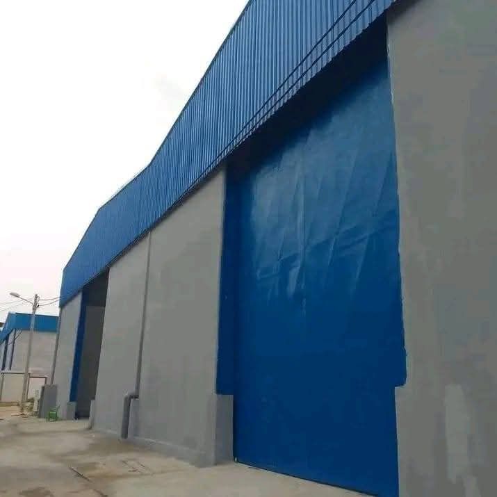 ENTREPÔT DE 610 m² À LOUER